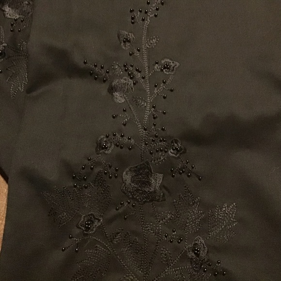 Black pants with side seam embellishment - Picture 3 of 4